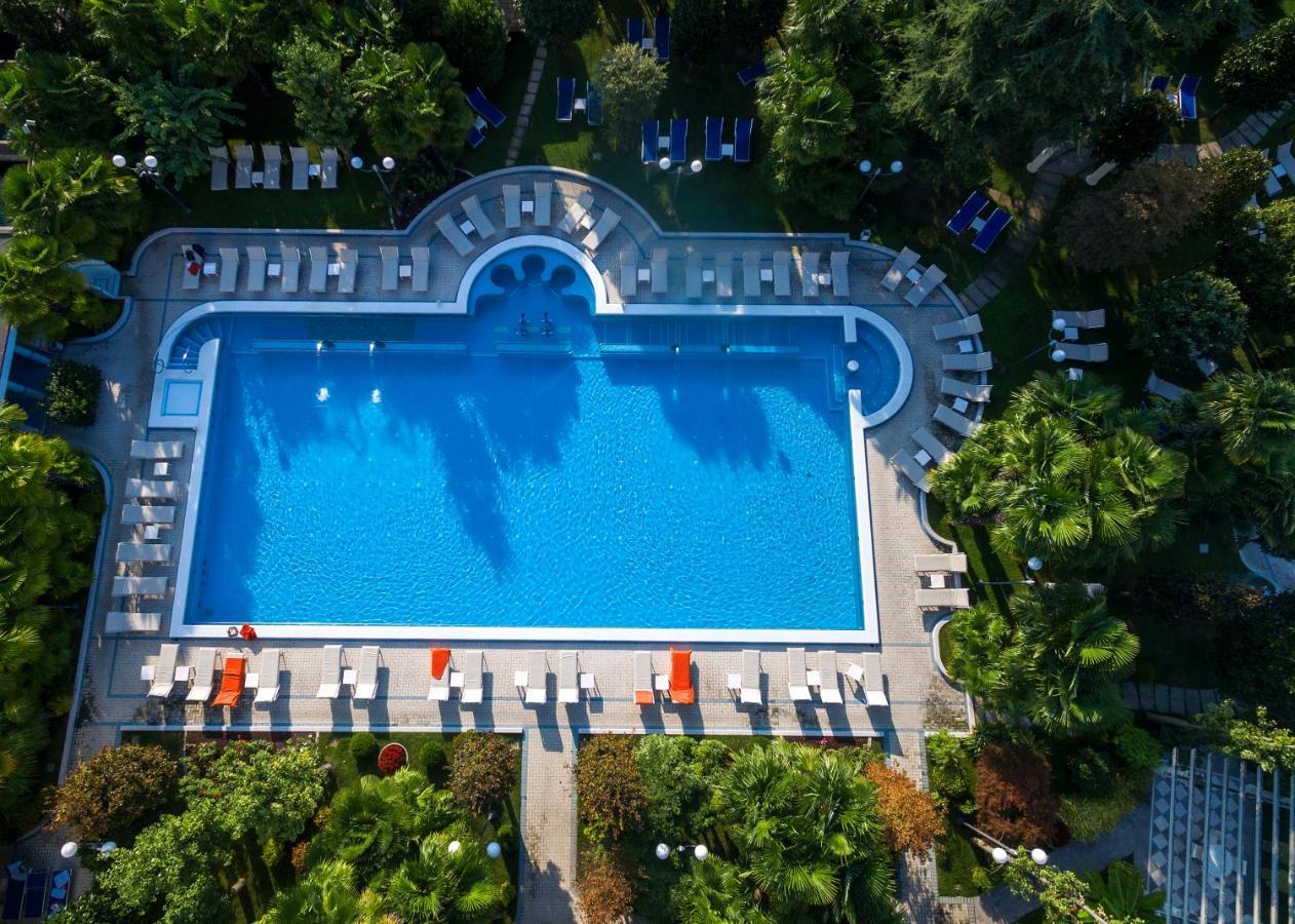 Grand Hotel Trieste & Victoria Abano Terme Ngoại thất bức ảnh Aerial view of the swimming pool
