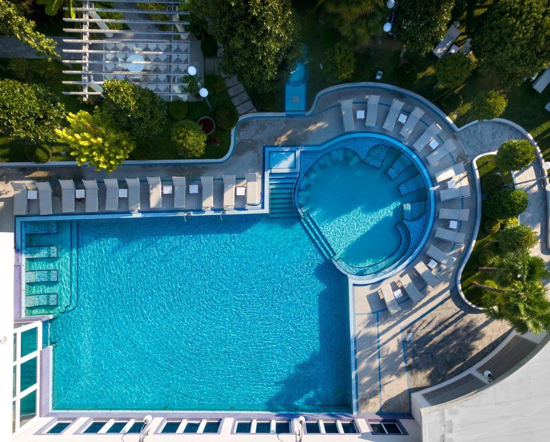 Grand Hotel Trieste & Victoria Abano Terme Ngoại thất bức ảnh Aerial view of the pool