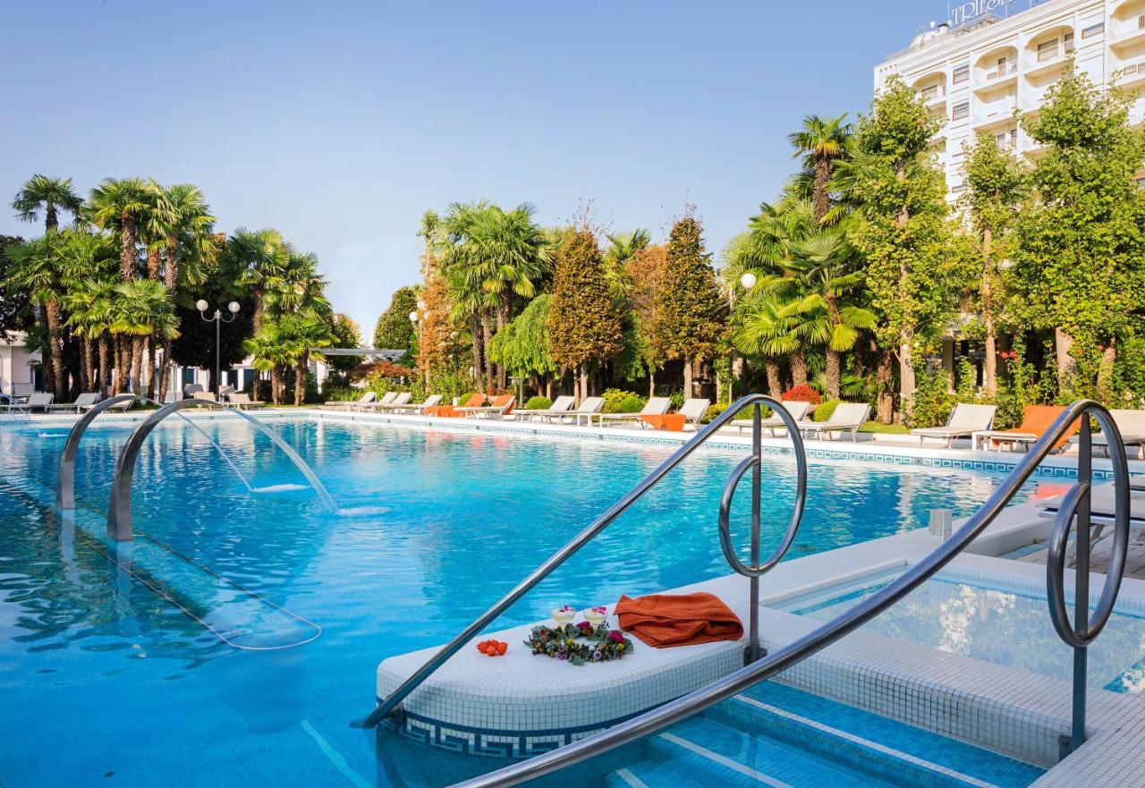 Grand Hotel Trieste & Victoria Abano Terme Ngoại thất bức ảnh The swimming pool at the hotel