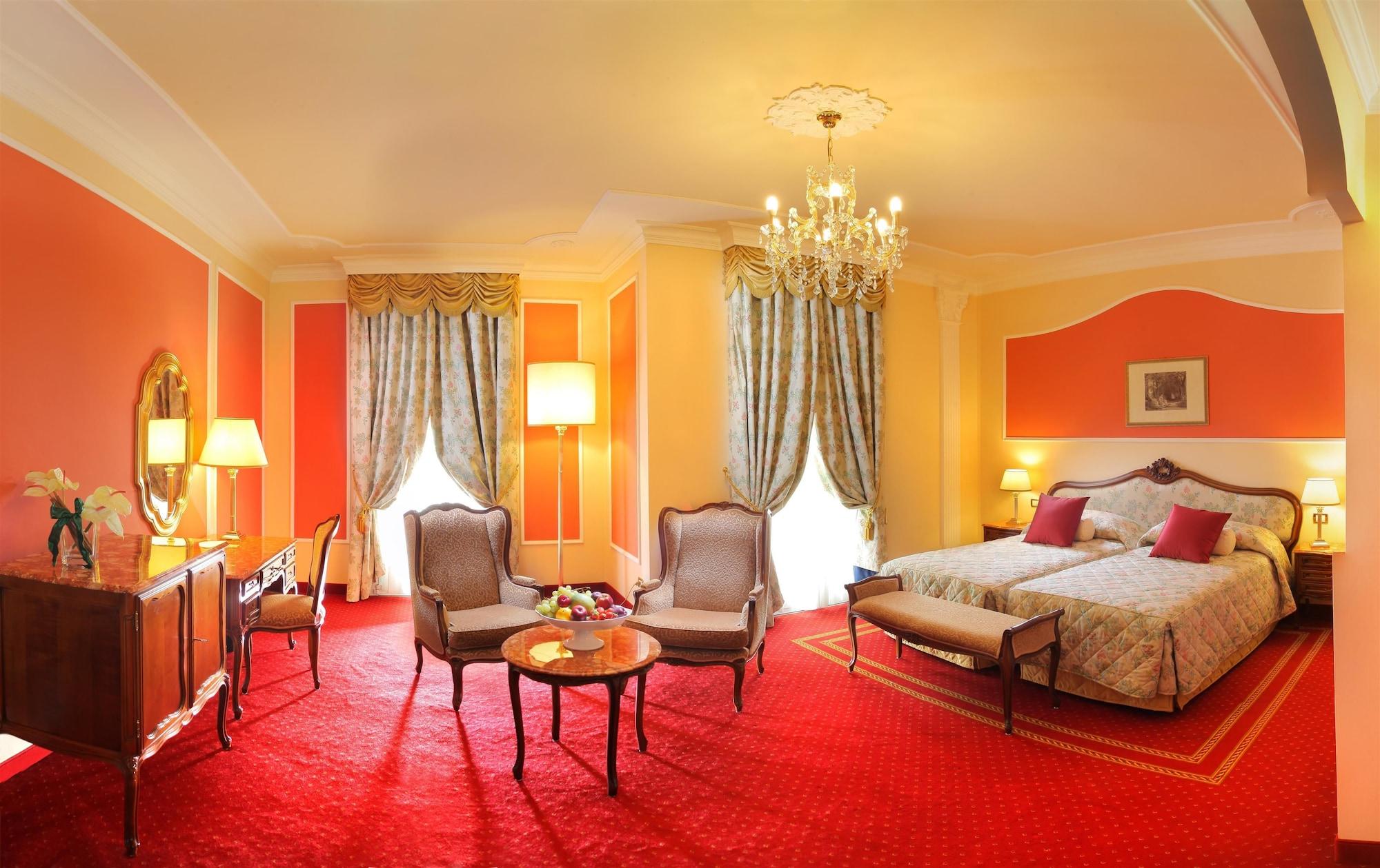 Grand Hotel Trieste & Victoria Abano Terme Ngoại thất bức ảnh A suite at the Hotel de l'Europe