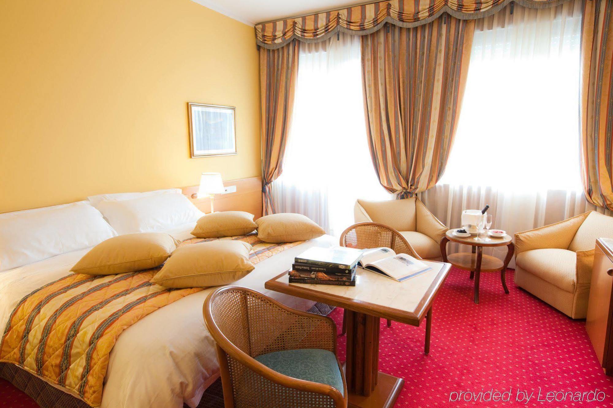 Grand Hotel Trieste & Victoria Abano Terme Ngoại thất bức ảnh A room at the hotel