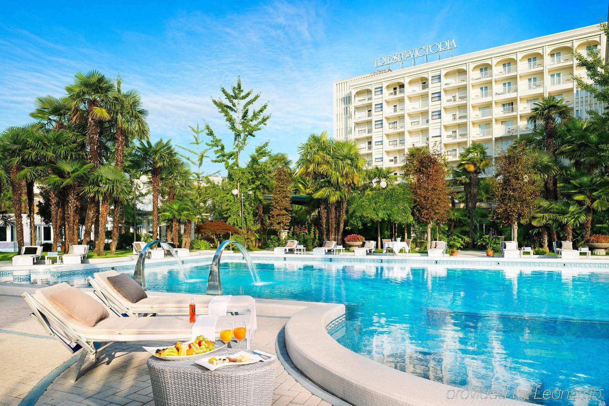 Grand Hotel Trieste & Victoria Abano Terme Ngoại thất bức ảnh The hotel's swimming pool