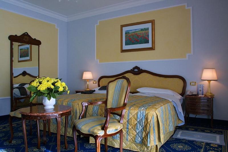 Grand Hotel Trieste & Victoria Abano Terme Ngoại thất bức ảnh A room at the hotel